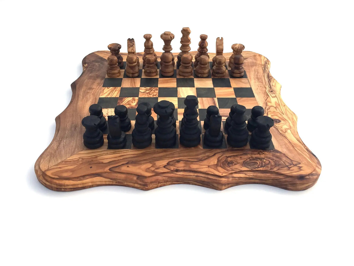 Schachset aus Olivenholz – Handgefertigt mit natürlicher Live-Edge-Kante | 28 cm