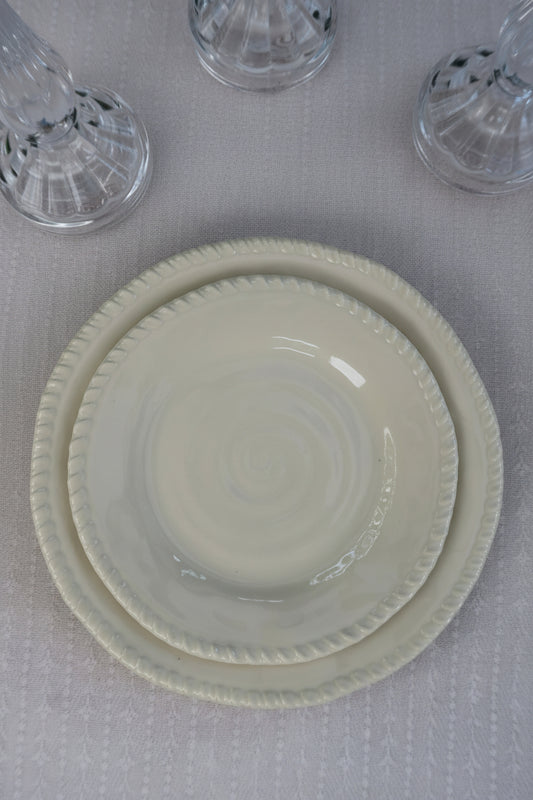 Dessertteller aus Melamin mit Kordelrand – Creme Ø 23 cm