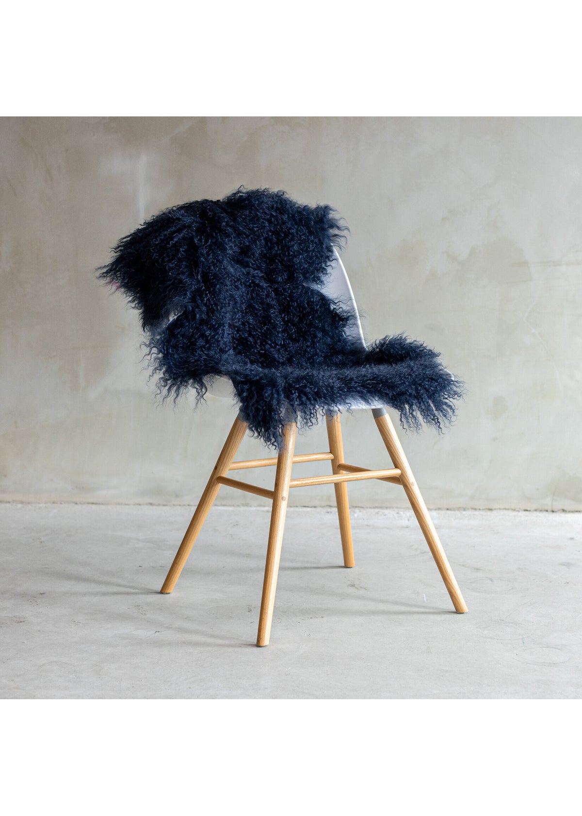 Tibetisches Lammfell Dunkelblau – ca. 90–100 × 55–65 cm