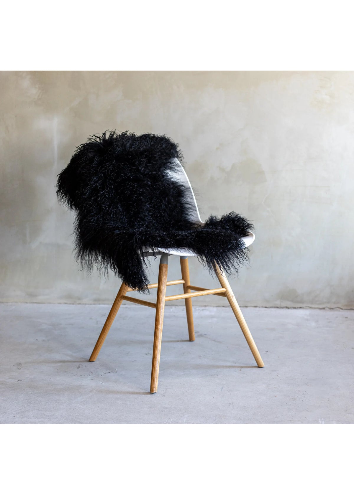 Tibetisches Lammfell Schwarz– ca. 90–100 × 55–65 cm