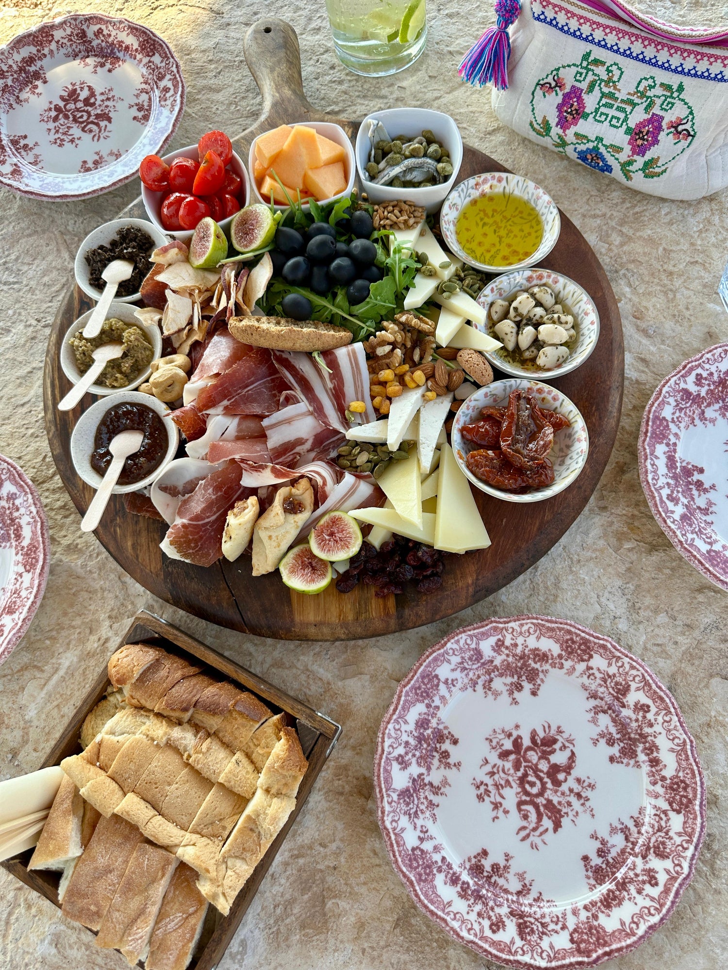 Tisch & Servieren – Keramik, Geschirr & mediterrane Tischkultur