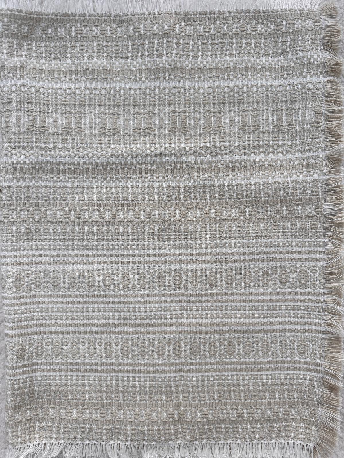 Handgewebte Tischdecke Beige  – Josipa Design aus Kroatien