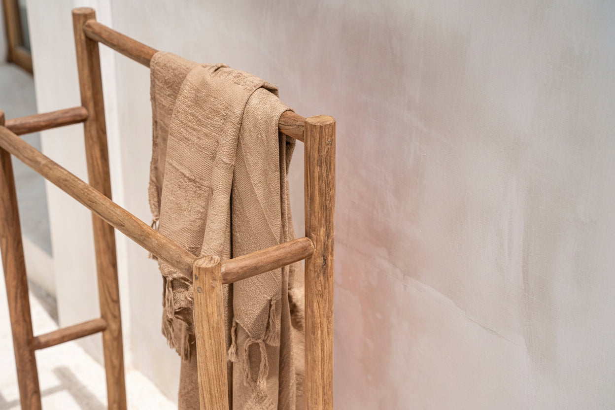 Bazar Bizar Handtuchhalter Teakholz – Rustikaler Handtuchständer Natural