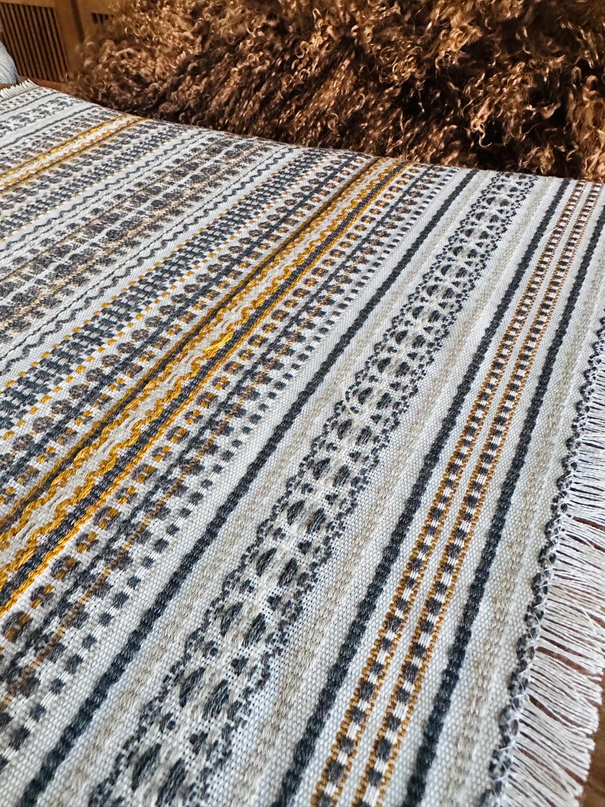 Handgewebter Tischläufer „Zlatko“ Grau-Gelb 50 × 140 cm – aus Kroatien