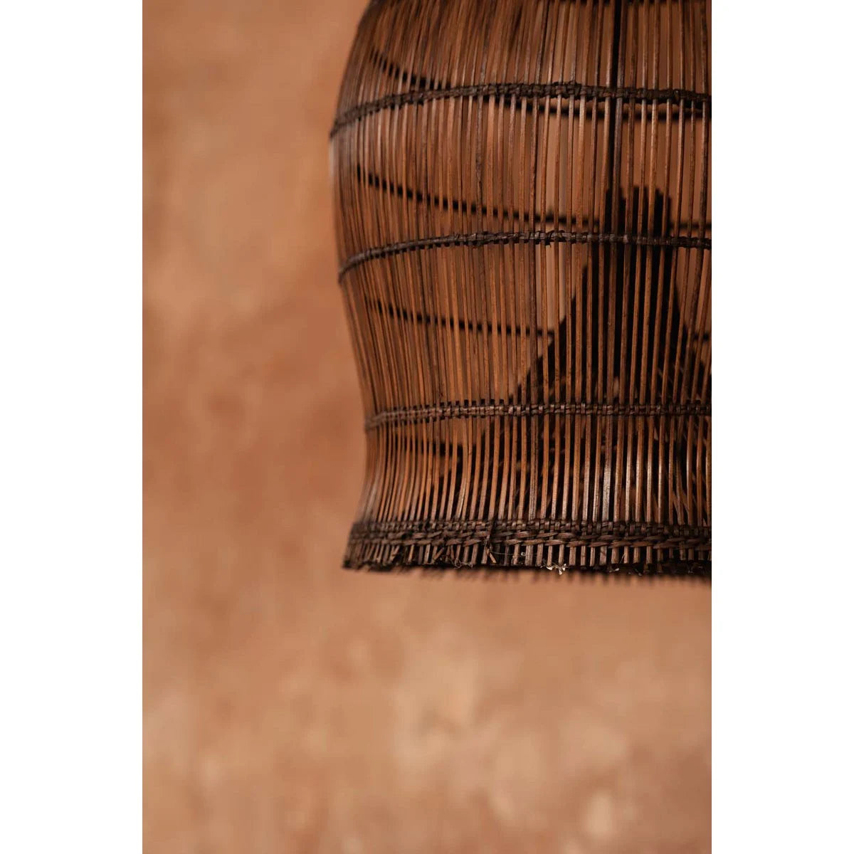 Pendelleuchte Woven Bell Braun – S – handgefertigt aus Bambus