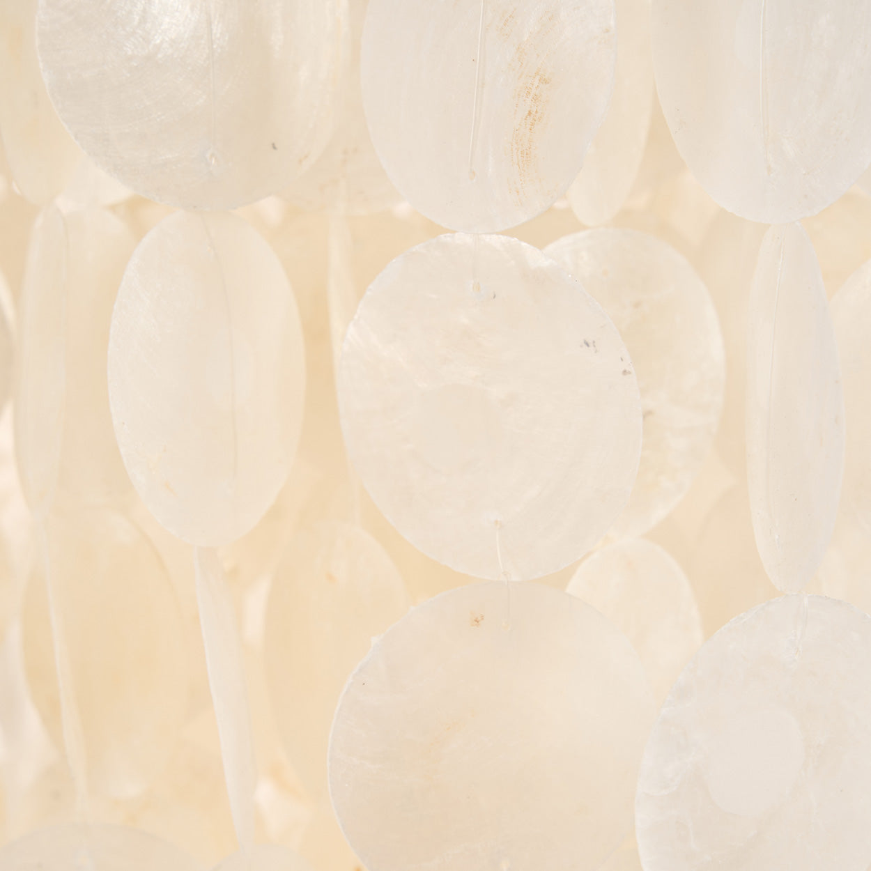 Moonlit Whispers Chandelier Natural M – Capiz Kronleuchter