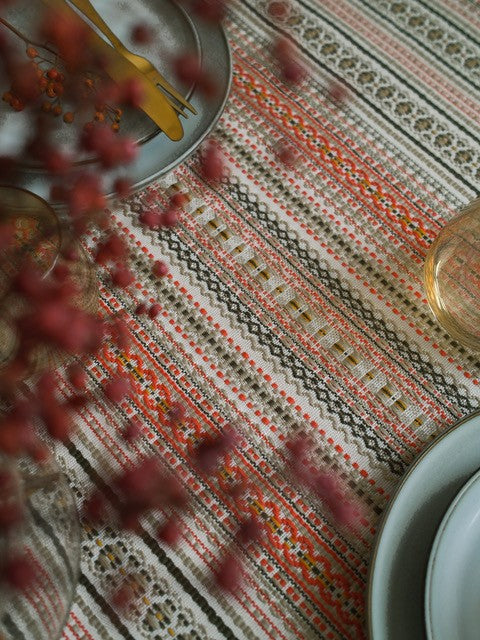 Handgewebte Tischdecke Oliv-Orange – Kaja Design aus Kroatien