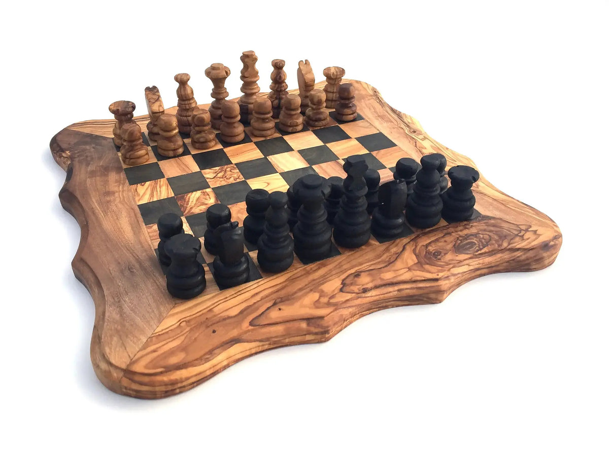 Schachset aus Olivenholz – Handgefertigt mit natürlicher Live-Edge-Kante | 28 cm