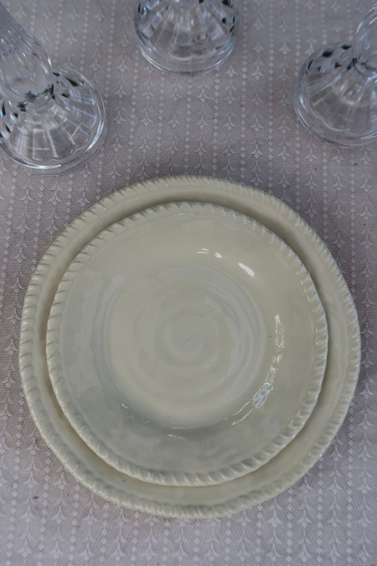 Dessertteller aus Melamin mit Kordelrand – Creme Ø 23 cm