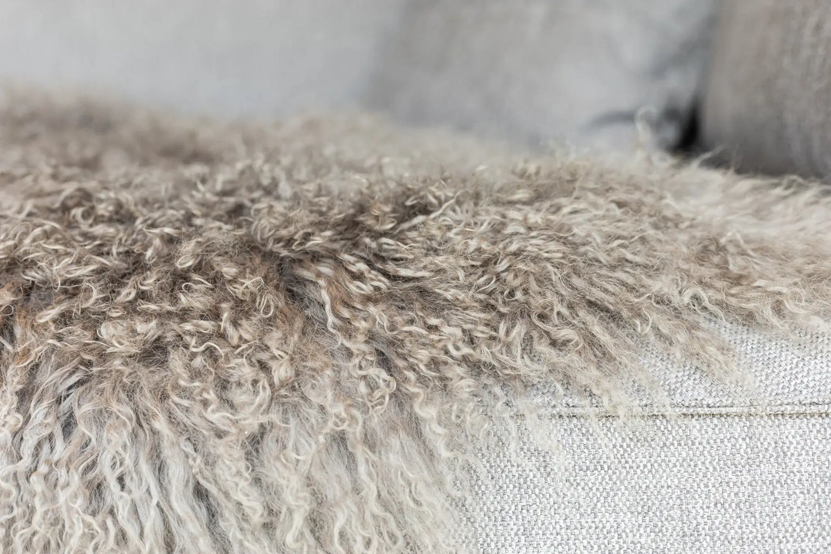 Tibetisches Lammfell Beige (Sand) – ca. 90–100 × 55–65 cm
