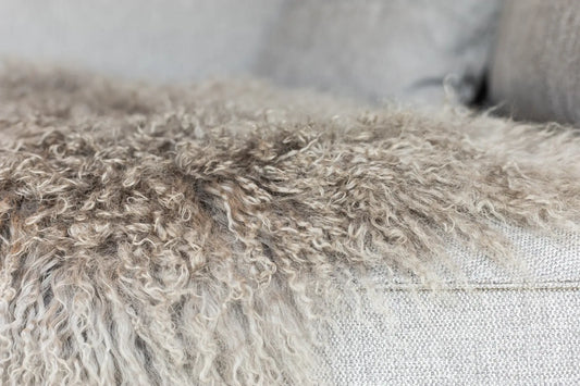 Tibetisches Lammfell Beige (Sand) – ca. 90–100 × 55–65 cm