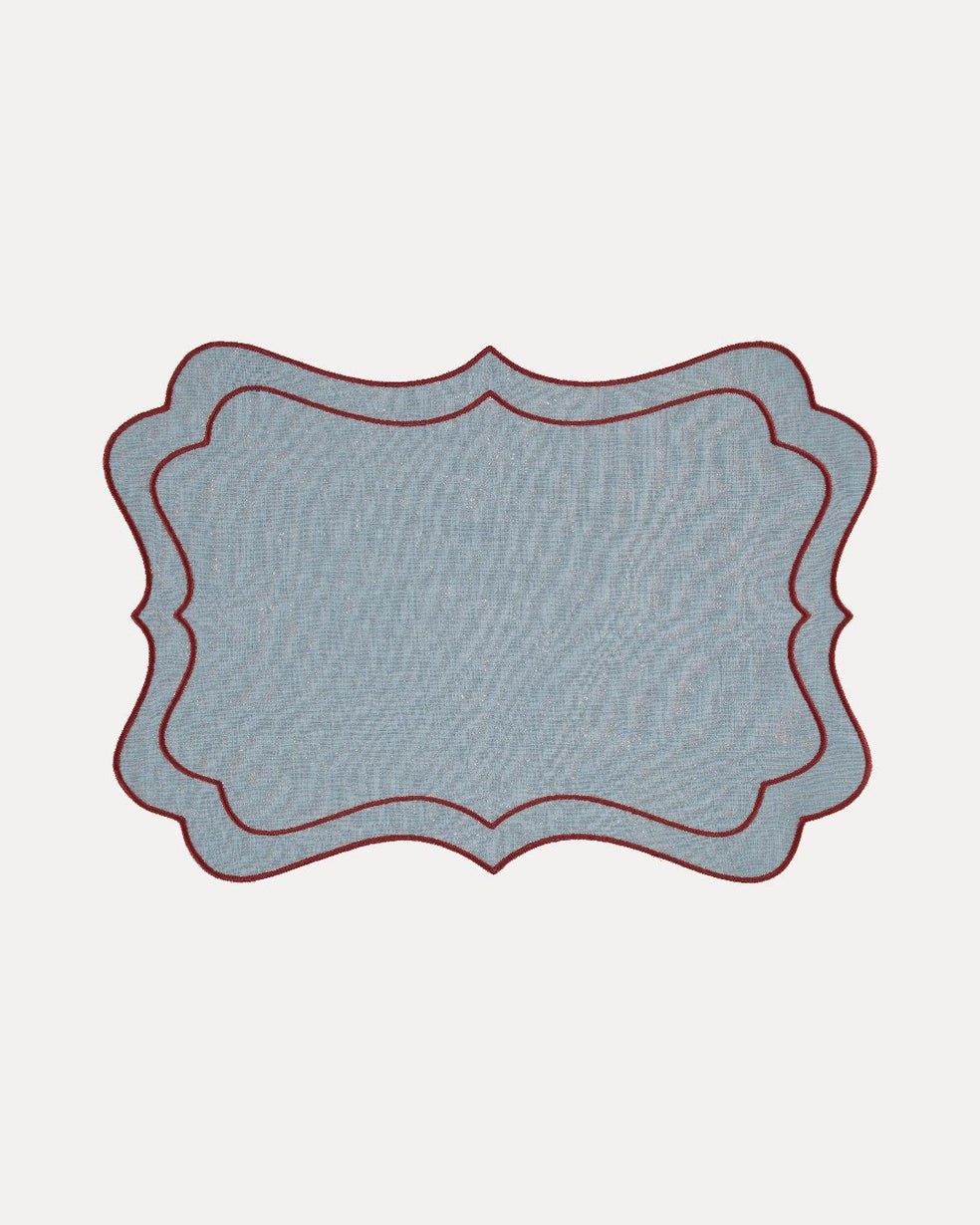 Platzset Brisa mit Wellenrand – Hellblau & Bordeaux, 38 × 45 cm