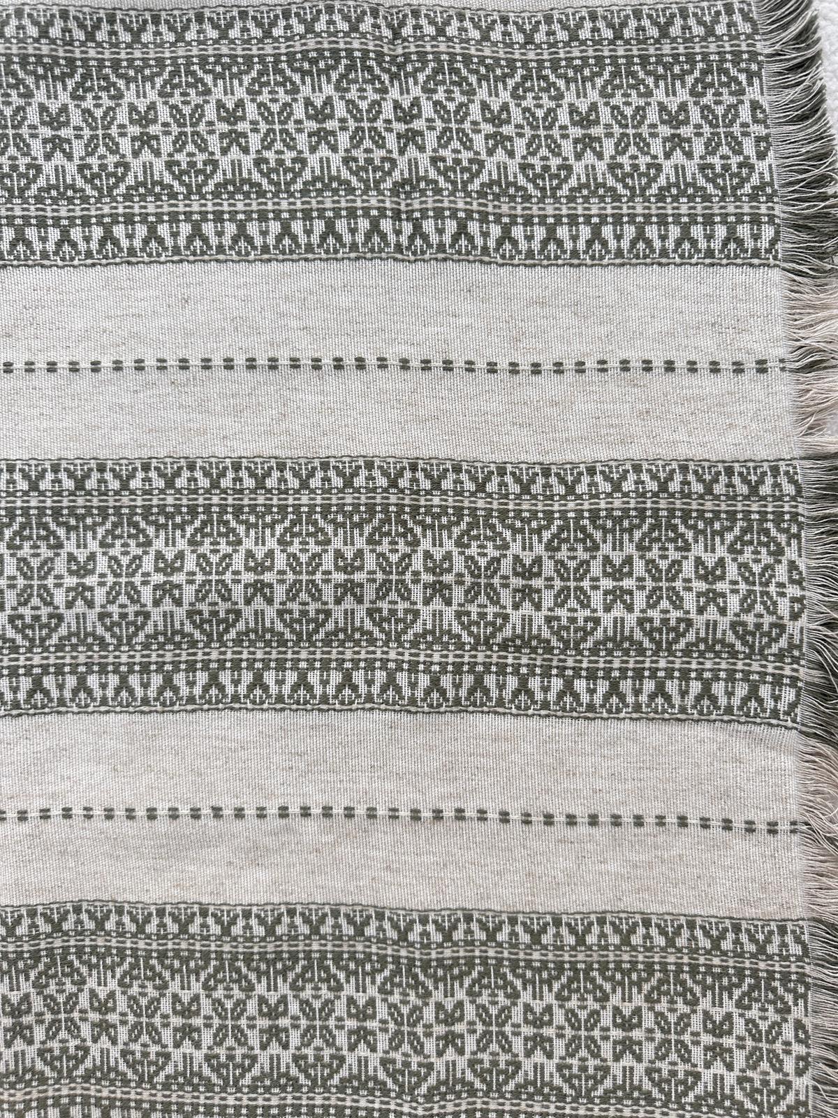 Handgewebte Tischdecke Oliv / Natur – traditionelles Kroatien Design