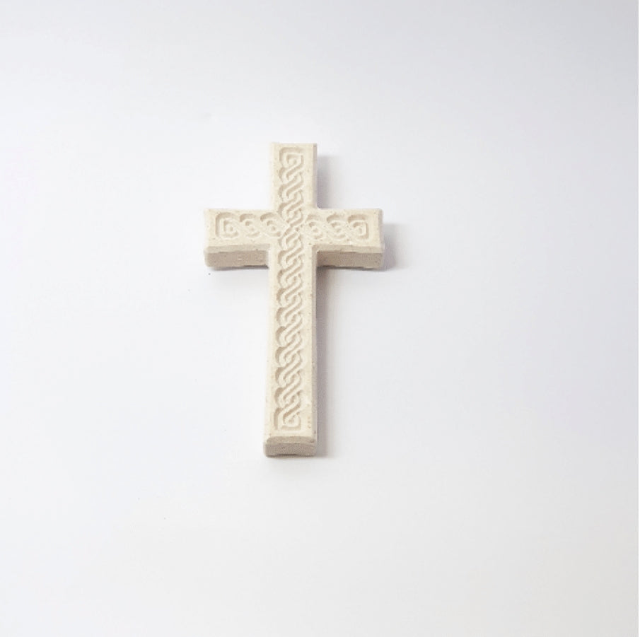 Wandkreuz aus Brač-Stein – gerade Form | 14 cm