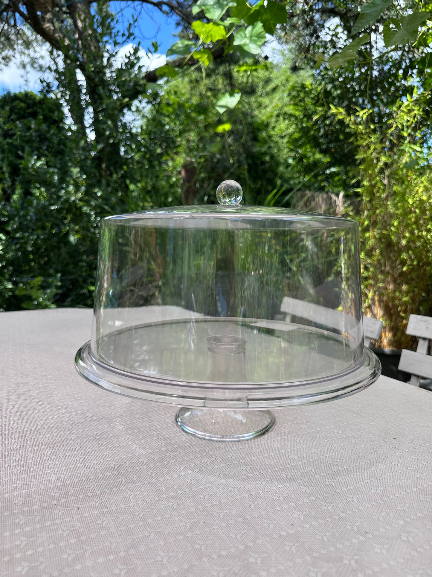 Tortenplatte mit Haube Ø 33,5 cm – Leichtigkeit trifft zeitlose Eleganz