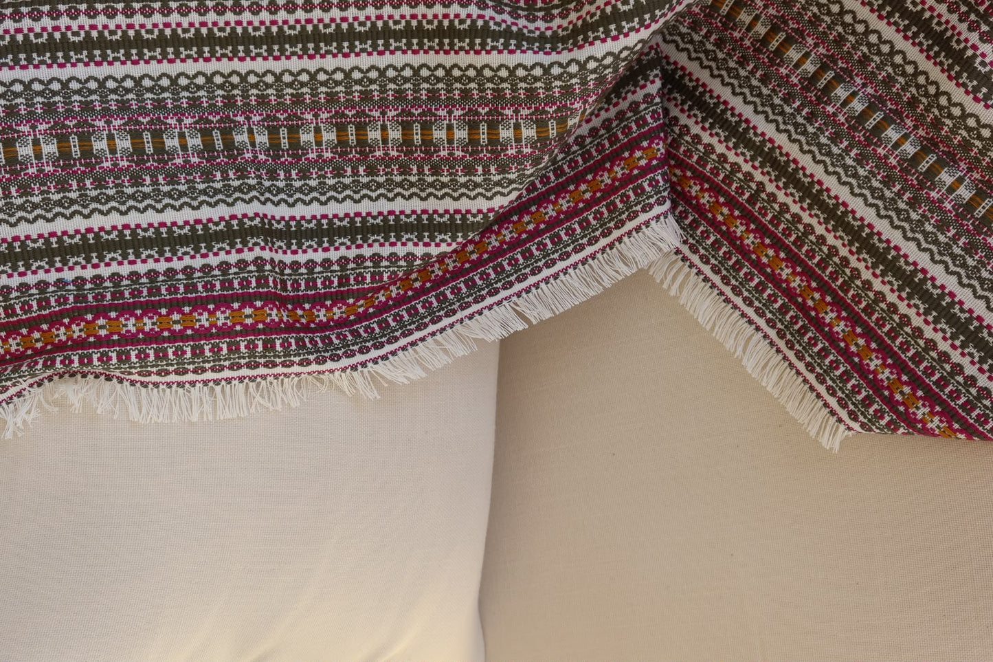 Handgewebte Tischdecke Oliv-Rosa – Iva Design aus Kroatien