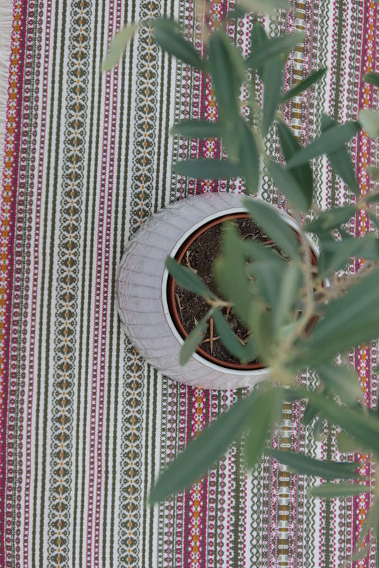 Handgewebte Tischdecke Oliv-Rosa – Iva Design aus Kroatien