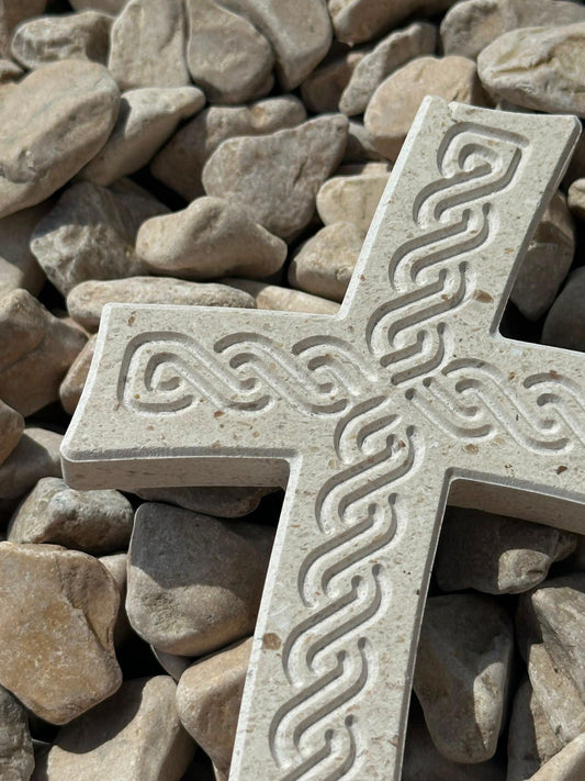 Wandkreuz aus Brač-Stein – 26 cm