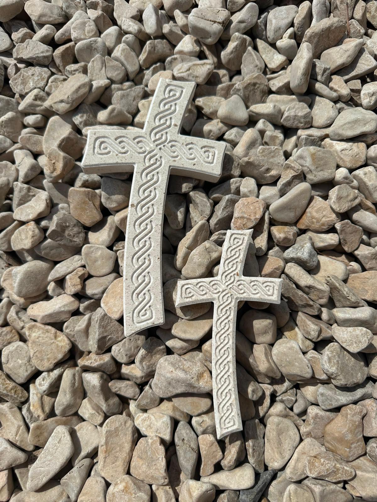 Wandkreuz aus Brač-Stein – 20 cm