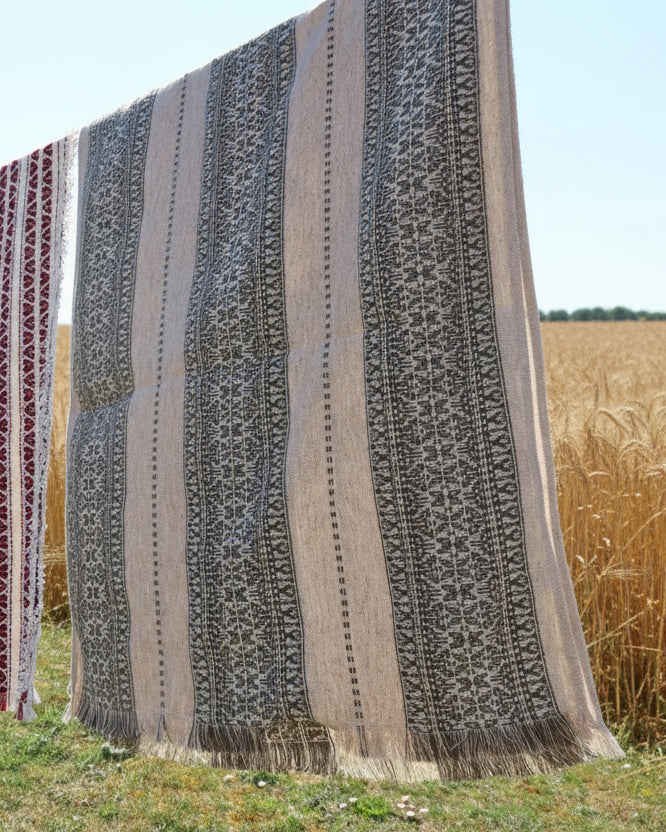 Handgewebte Tischdecke Oliv / Natur – traditionelles Kroatien Design