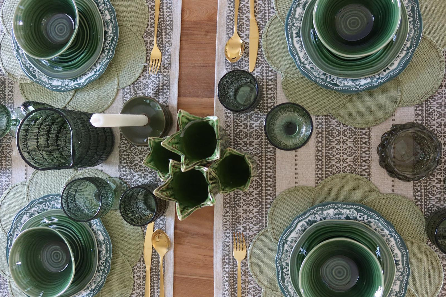 Handgewebte Tischdecke Oliv / Natur – traditionelles Kroatien Design