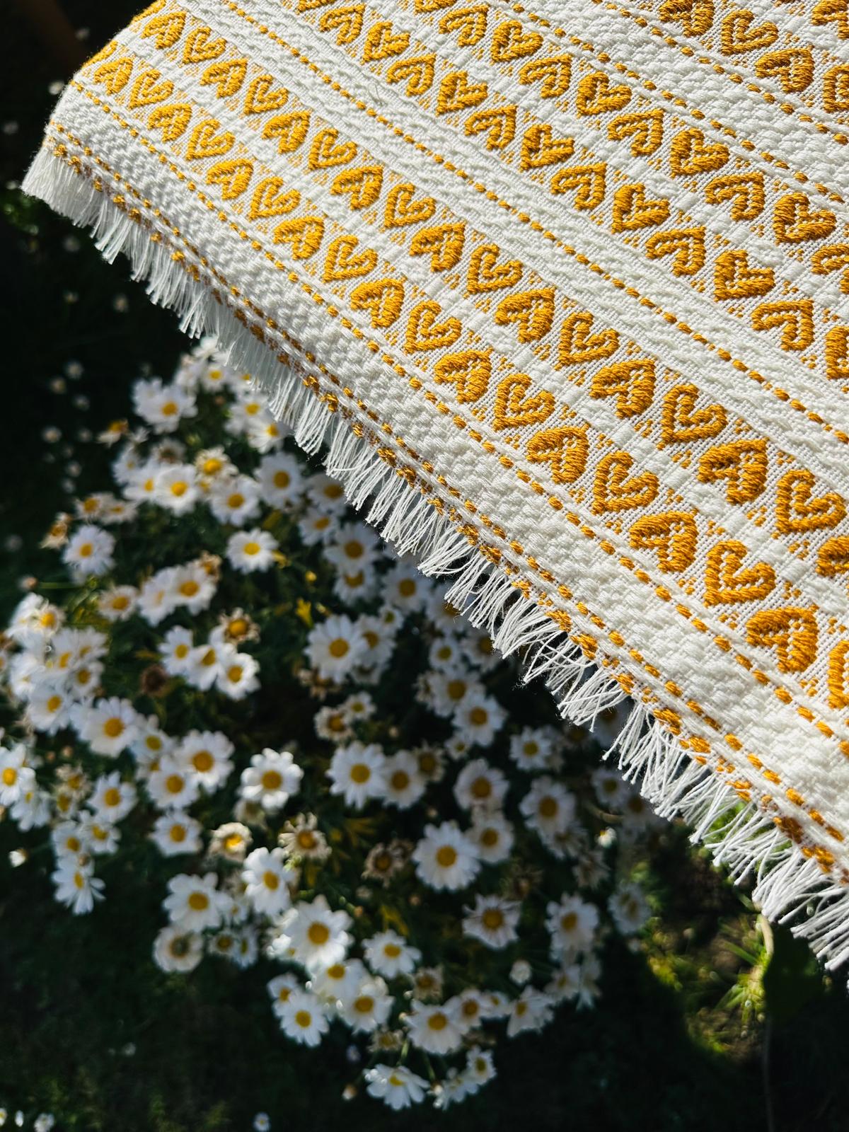 Handgewebte Tischdecke Gelb – Srce Design aus Kroatien