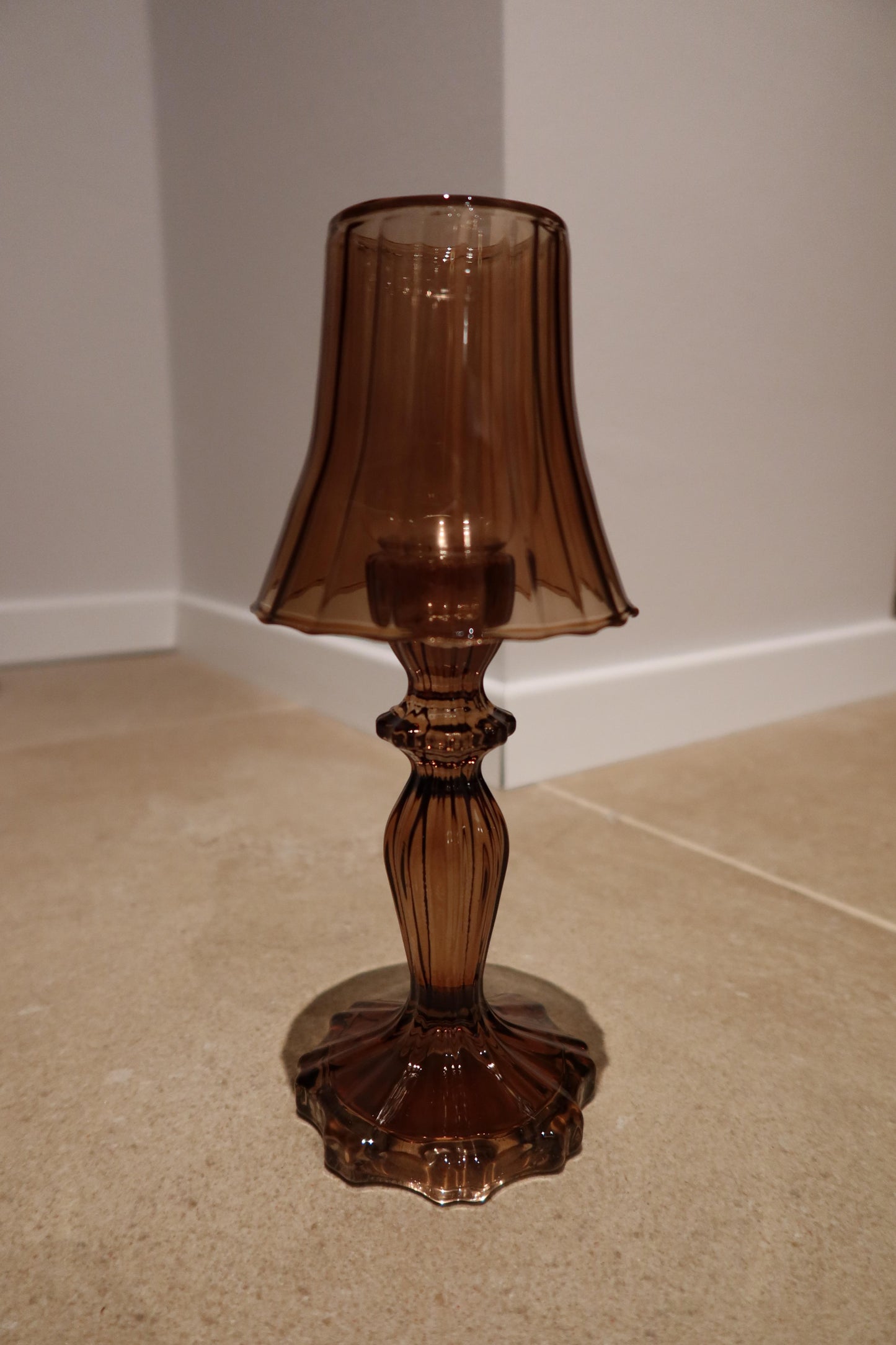 AULICA Glas-Windlicht in Bernsteinbraun 24,5 cm – Konavle