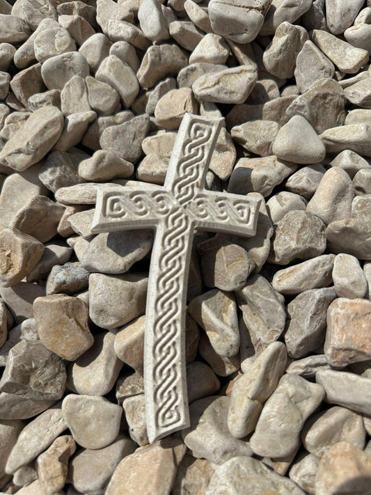 Wandkreuz aus Brač-Stein – 14 cm