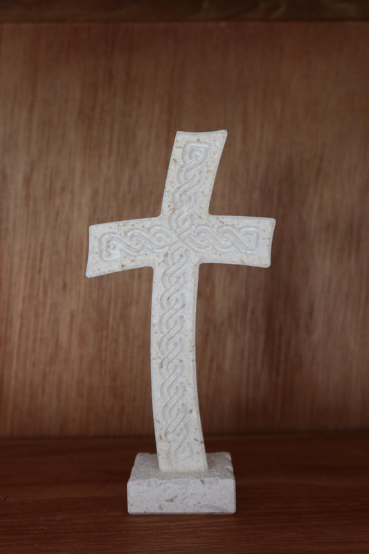Steinkreuz aus Brač-Stein mit Standfuß – 15,5 cm