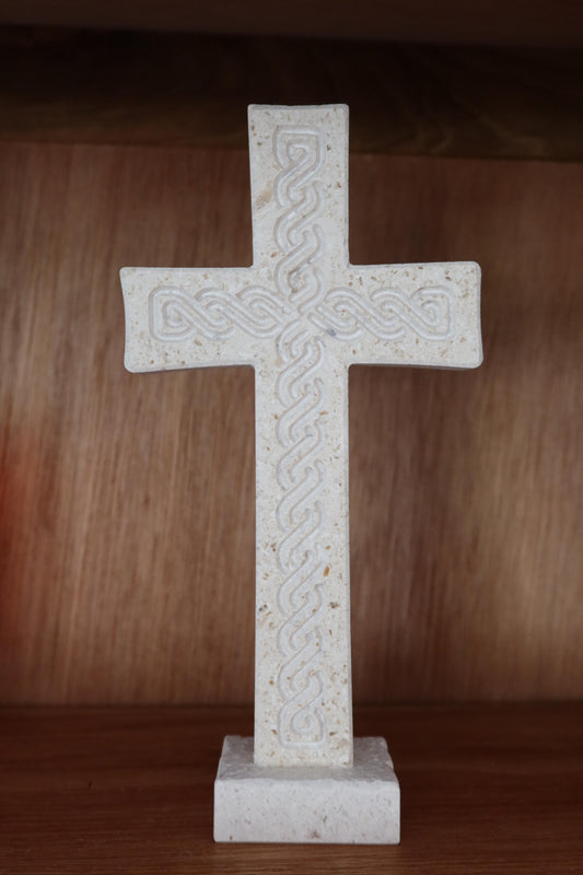 Steinkreuz aus Brač-Stein – gerade Form mit Standfuß | 22 cm