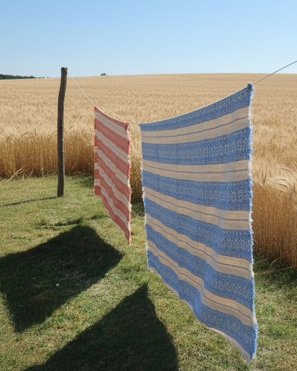 Handgewebte Ethno Tischdecke „Ante“ Blau Sand – Kroatien