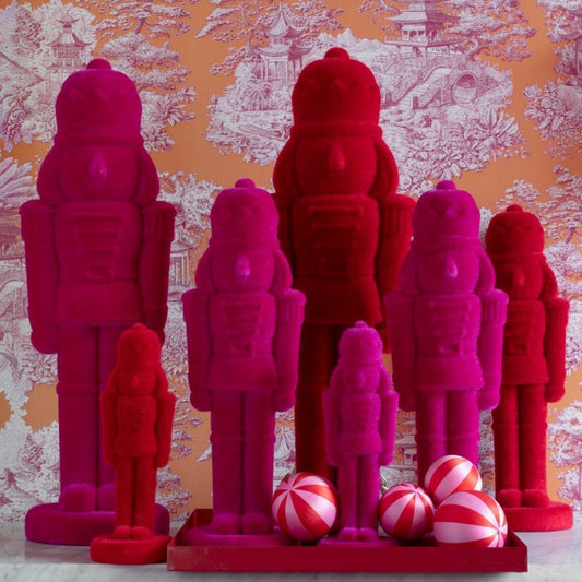 Bože Nussknacker Rot – Beflockte Weihnachtsdeko 52 cm