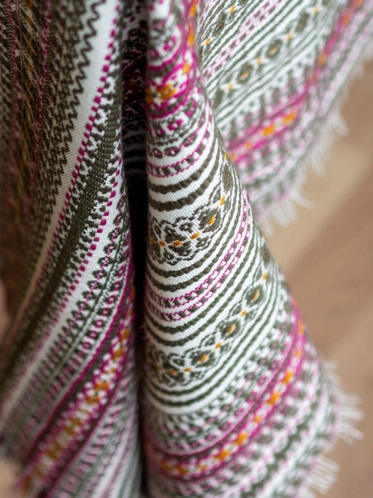 Handgewebte Tischdecke Oliv-Rosa – Iva Design aus Kroatien