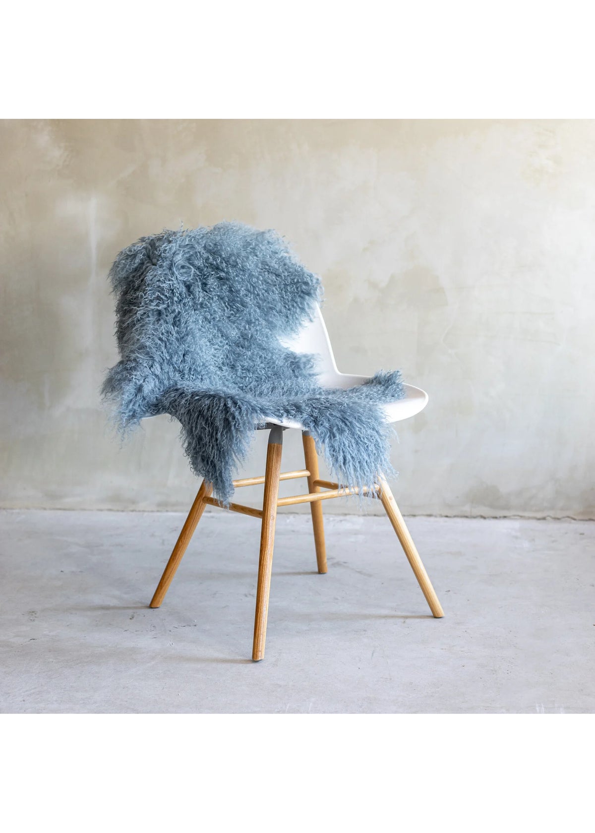 Tibetisches Lammfell Hellblau – ca. 90–100 × 55–65 cm