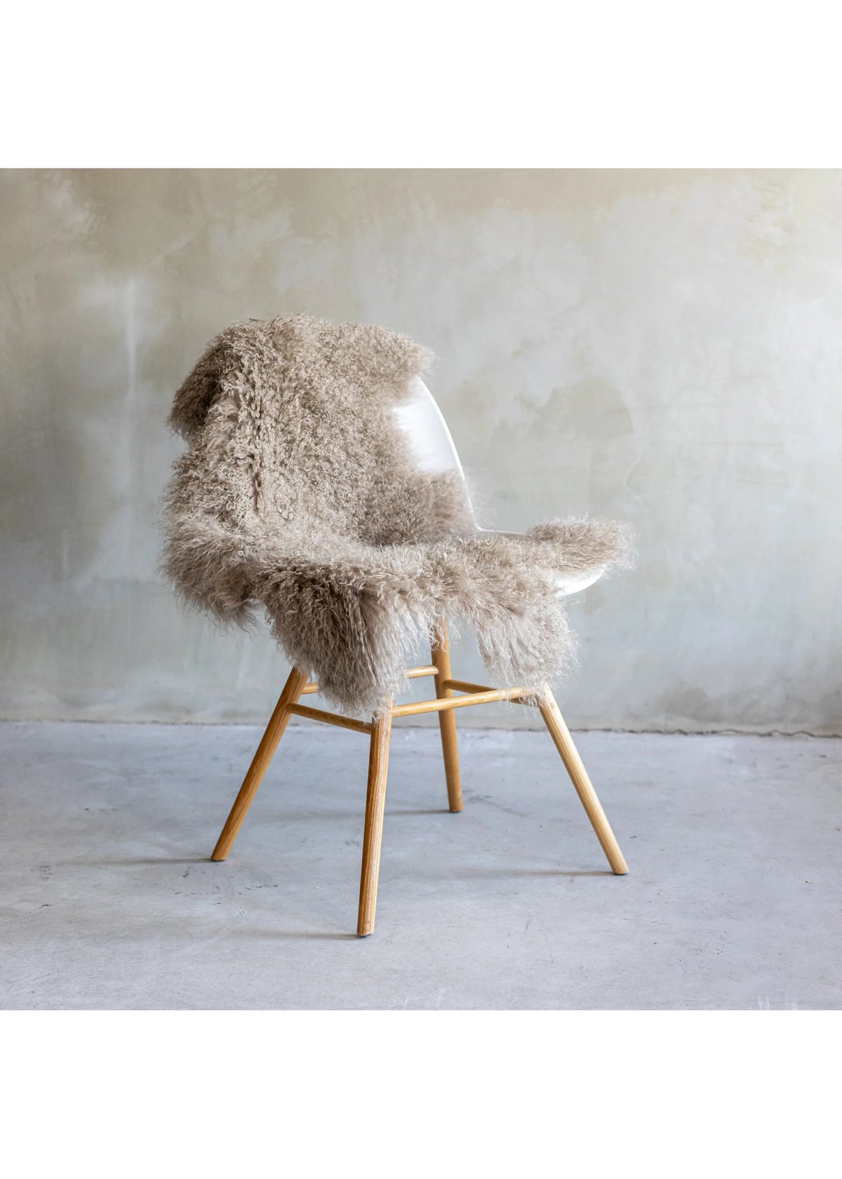 Tibetisches Lammfell Beige (Sand) – ca. 90–100 × 55–65 cm