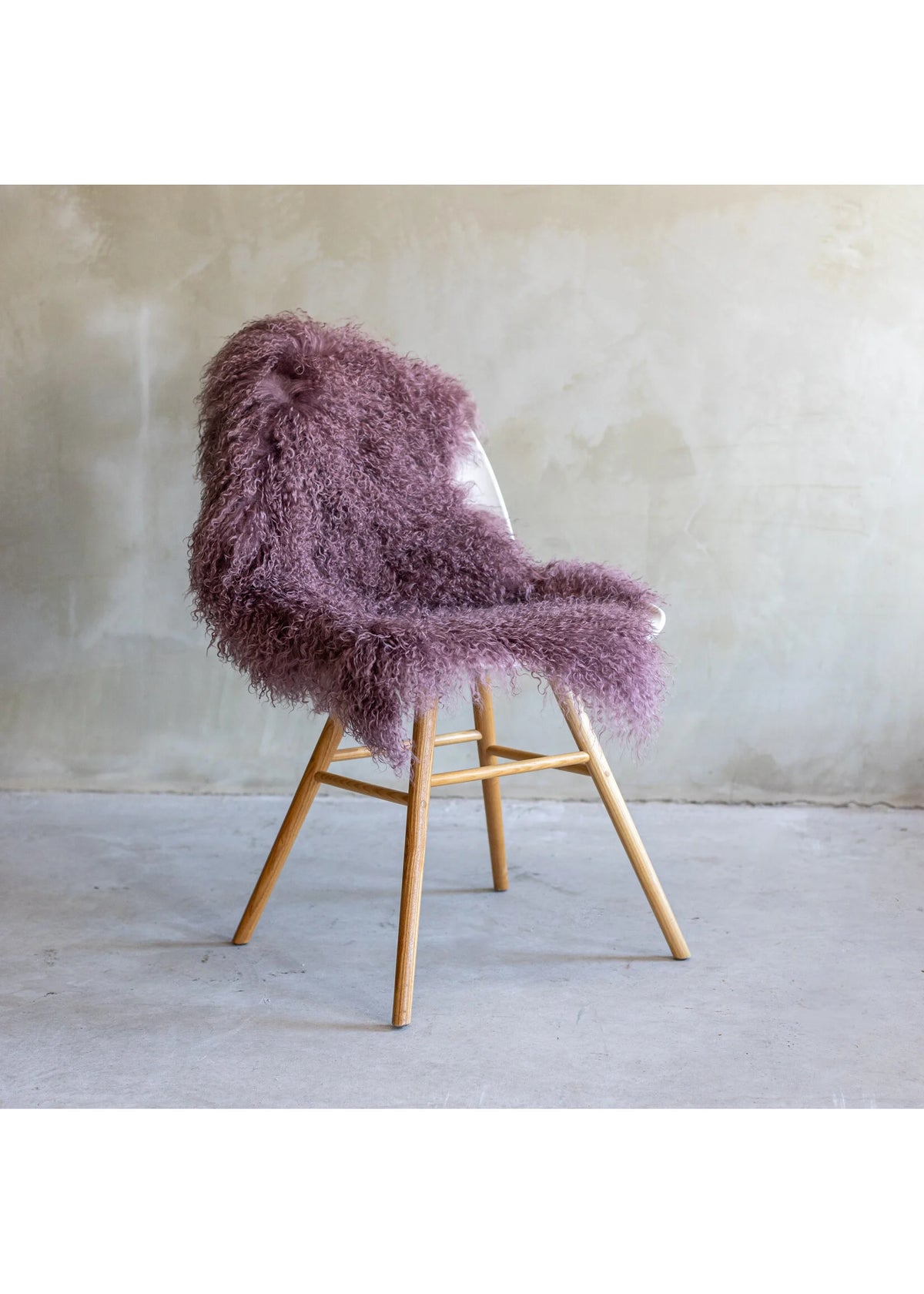 Tibetisches Lammfell Mauve  – ca. 90–100 × 55–65 cm